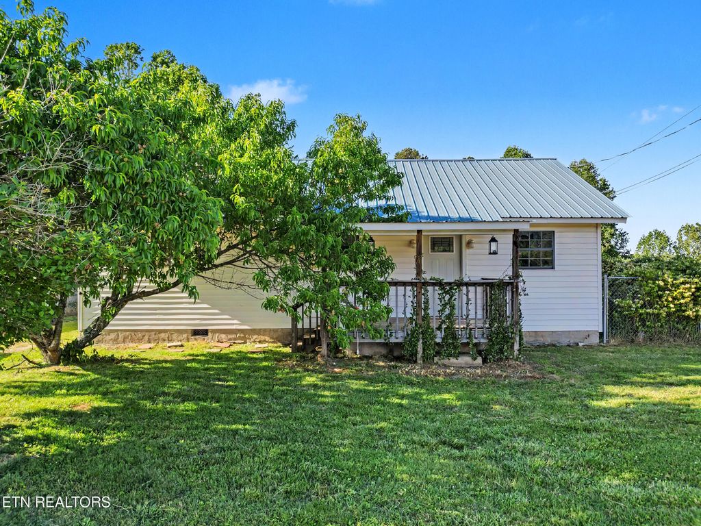 Photo of 2146 Snodgrass Rd, New Tazewell, TN 37825 (MLS # 1340280)