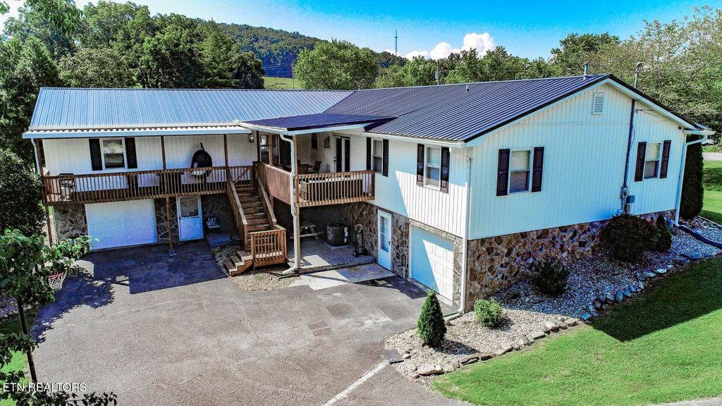 Photo of 500 Buckingham Dr Dr, Newport, TN 37821 (MLS # 1313008)