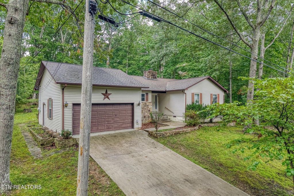 Photo of 121 Juniper Drive, Crossville, TN 38558 (MLS # 1311422)