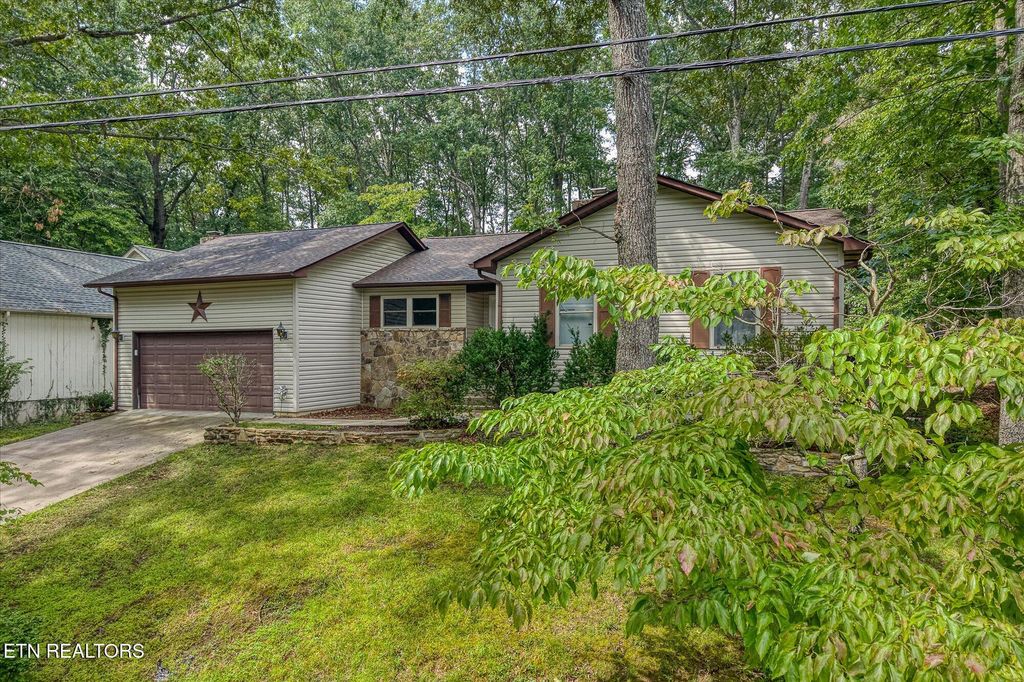 Photo of 121 Juniper Drive, Crossville, TN 38558 (MLS # 1311422)