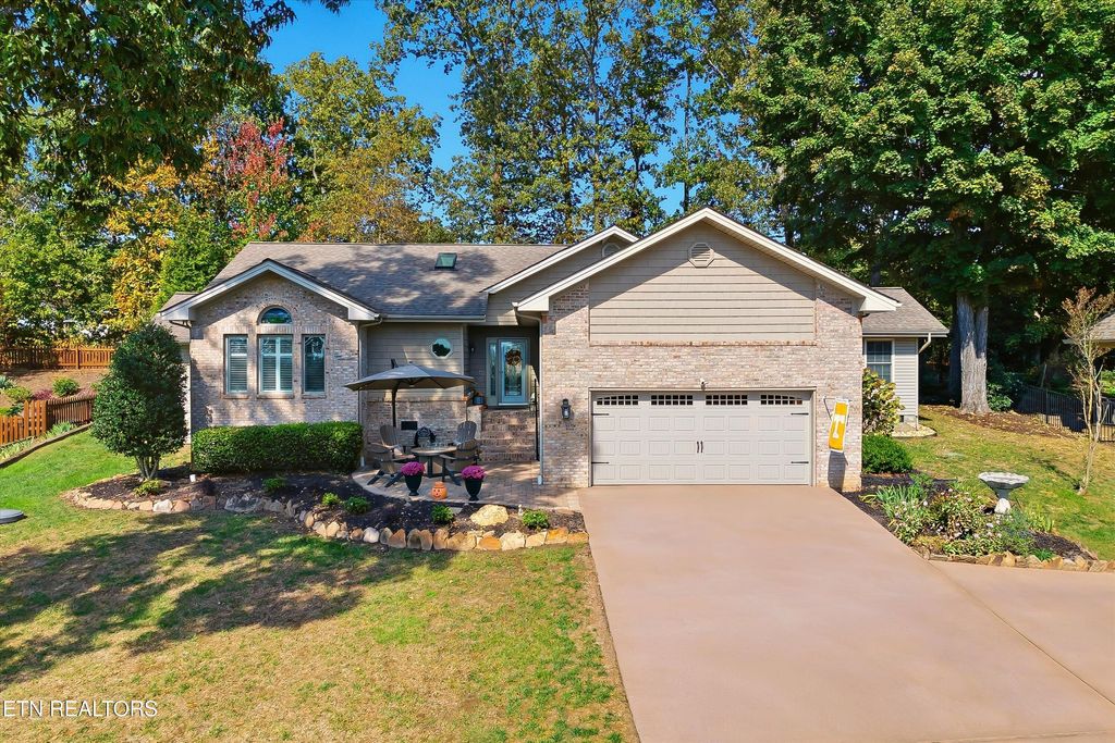 Photo of 301 Tahlequah Drive, Loudon, TN 37774 (MLS # 1319666)