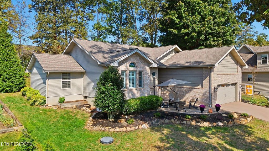 Photo of 301 Tahlequah Drive, Loudon, TN 37774 (MLS # 1319666)