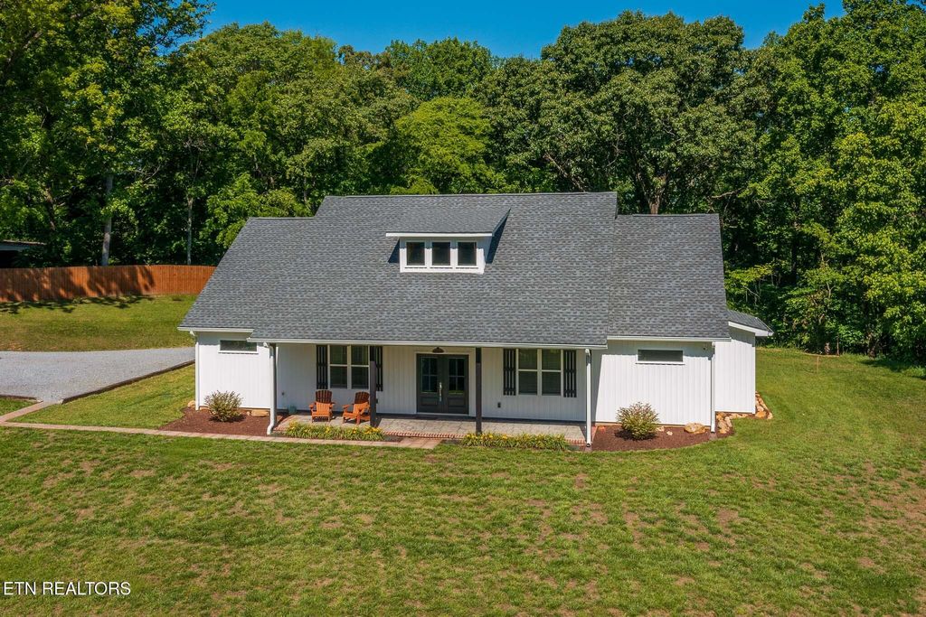 Photo of 3882 Thomas Cross Rd, Sevierville, TN 37876 (MLS # 1339773)
