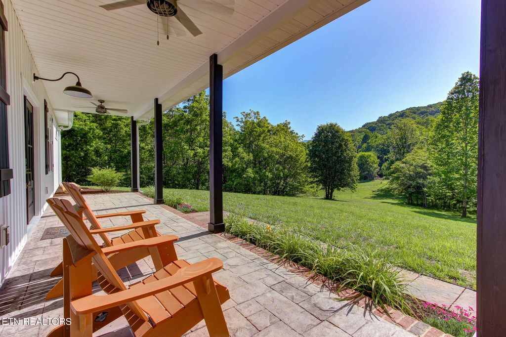 Photo of 3882 Thomas Cross Rd, Sevierville, TN 37876 (MLS # 1339773)