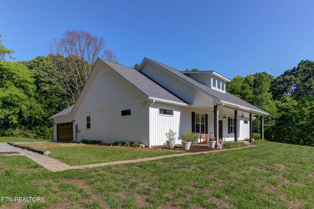 Photo of 3882 Thomas Cross Rd, Sevierville, TN 37876 (MLS # 1339773)