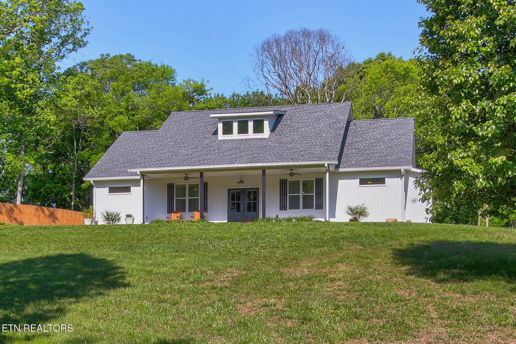 Photo of 3882 Thomas Cross Rd, Sevierville, TN 37876 (MLS # 1339773)