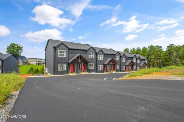 1479 WILLIAM HOLT BLVD, SEVIERVILLE, TN 37862 - Image f0eb45461ba34ef675211baa2a989f01/3640371141