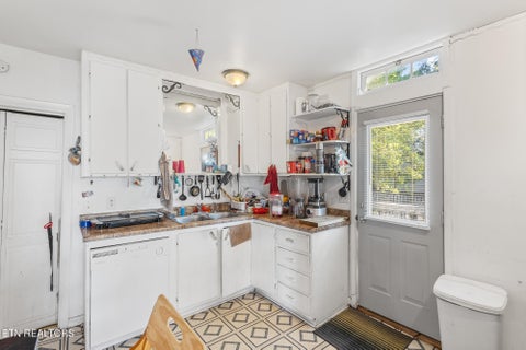 Tiny photo for 430 Ohio Avenue Ave, Etowah, TN 37331 (MLS # 1347721)