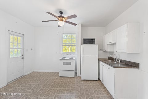 Tiny photo for 430 Ohio Avenue Ave, Etowah, TN 37331 (MLS # 1347721)