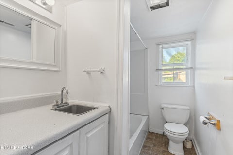 Tiny photo for 430 Ohio Avenue Ave, Etowah, TN 37331 (MLS # 1347721)