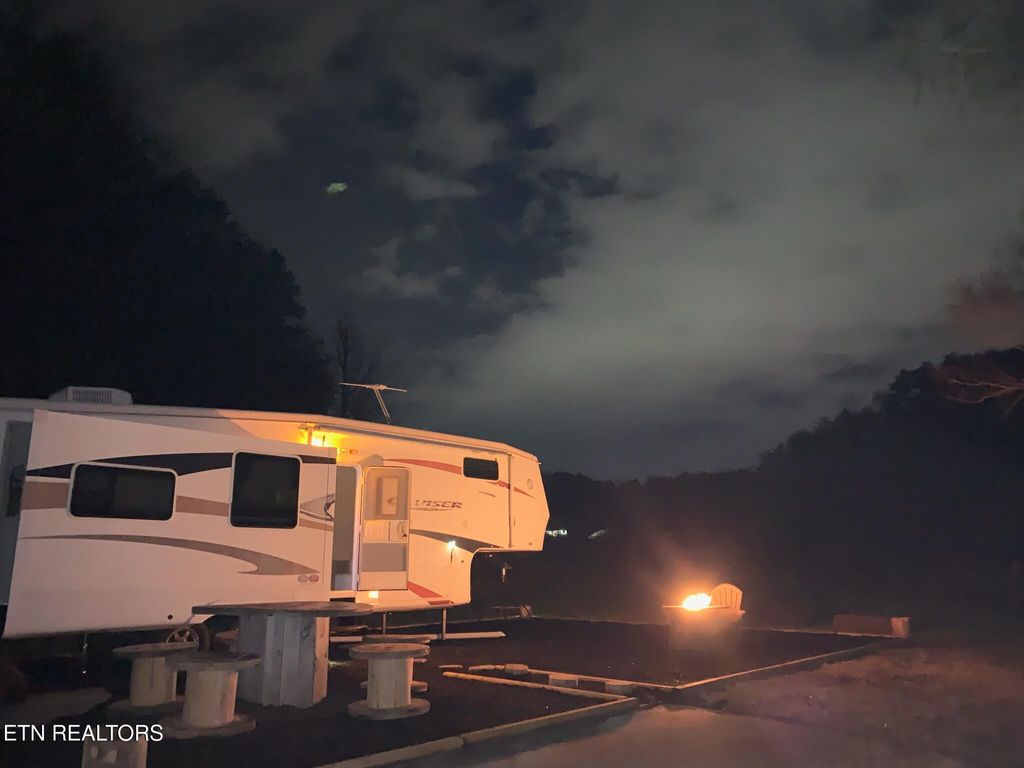 Photo of 1009 Franklin Lane, Sevierville, TN 37876 (MLS # 1328164)