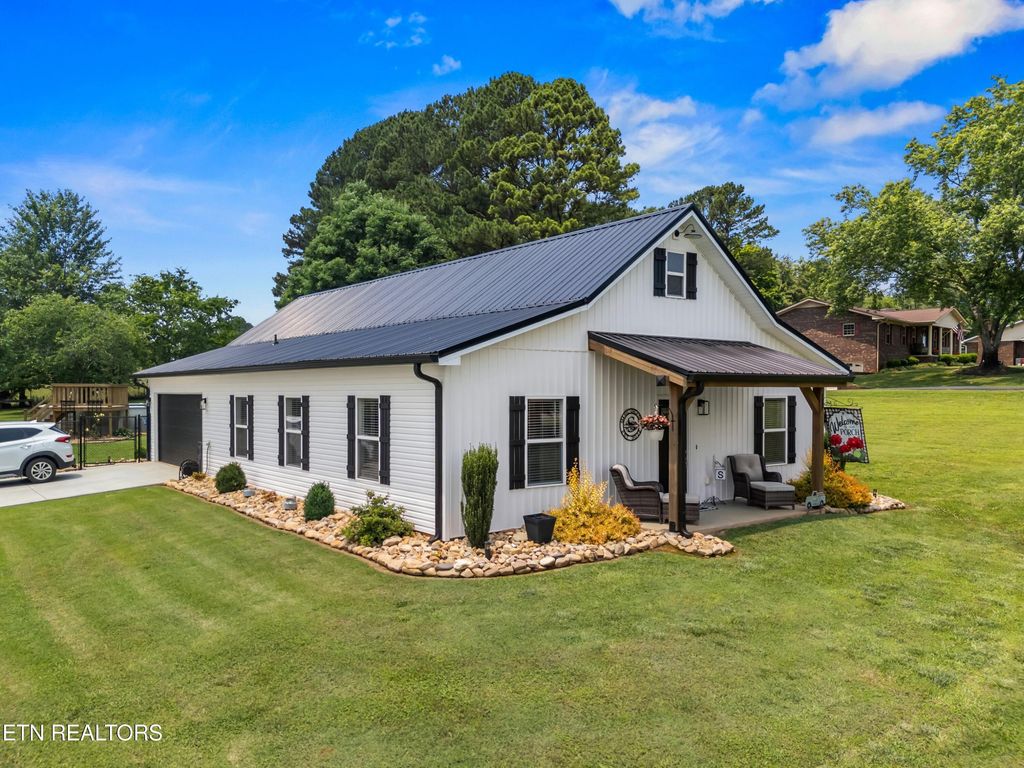 Photo of 664 Victoria Drive, Dandridge, TN 37725 (MLS # 1303399)