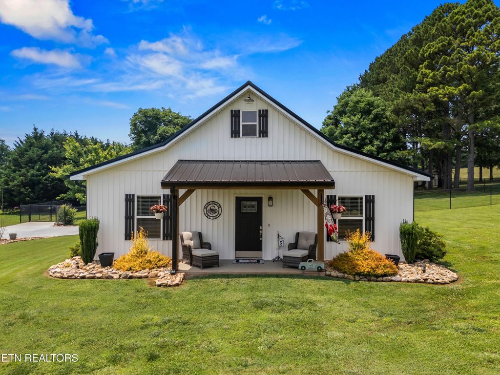 Photo of 664 Victoria Drive, Dandridge, TN 37725 (MLS # 1303399)