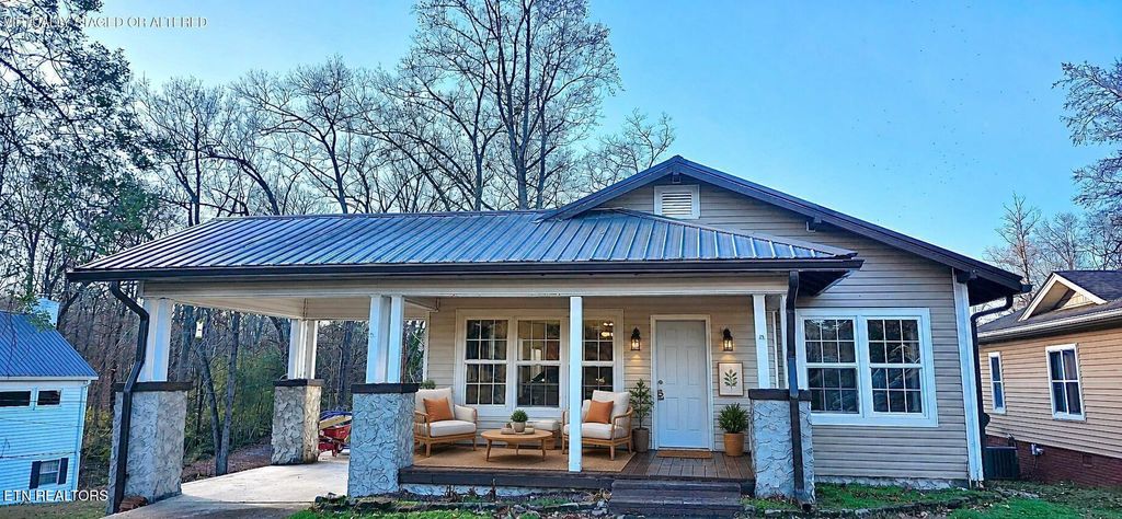 Photo of 1322 Pennsylvania Ave, Etowah, TN 37331 (MLS # 1340858)