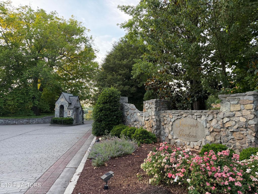 Photo of 238 Sequoyah Gardens Way, Knoxville, TN 37919 (MLS # 1341441)