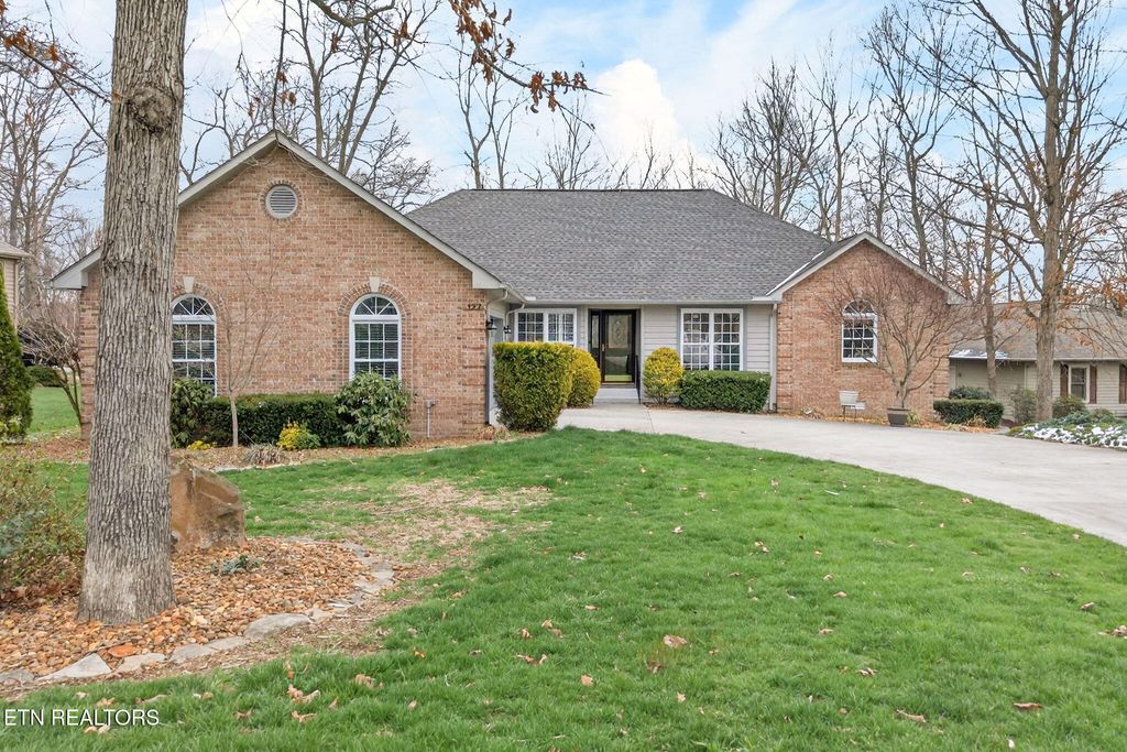 Photo of 127 Stonewood Drive, Crossville, TN 38558 (MLS # 1333325)