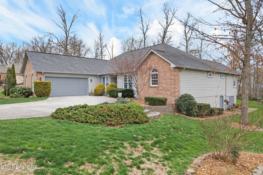 Photo of 127 Stonewood Drive, Crossville, TN 38558 (MLS # 1333325)