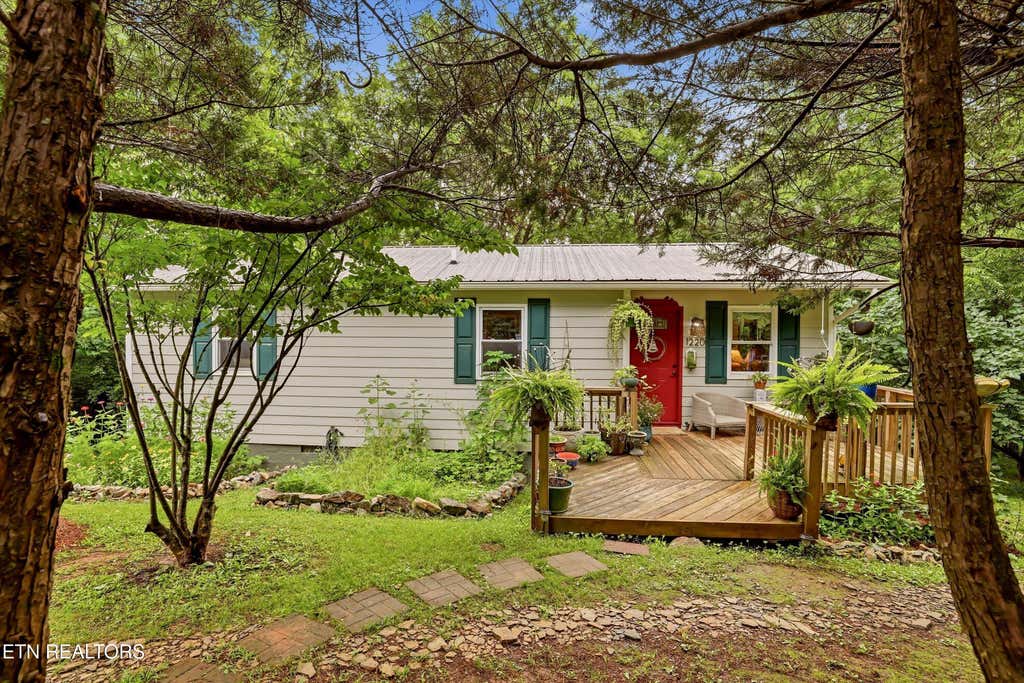 Photo of 1220 W Highway 25-70, Dandridge, TN 37725 (MLS # 1350628)