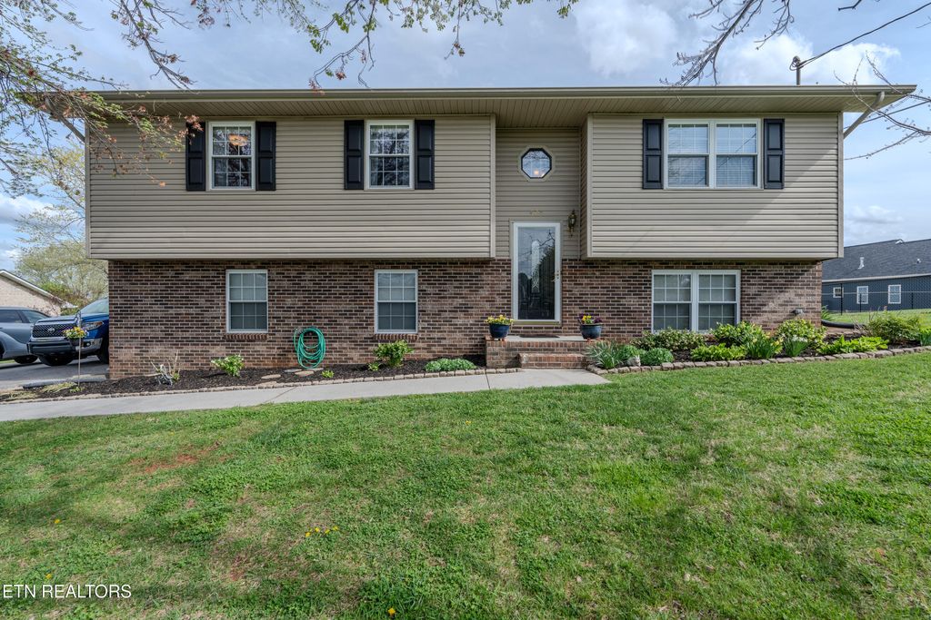 Photo of 425 Fourth St, Seymour, TN 37865 (MLS # 1296098)