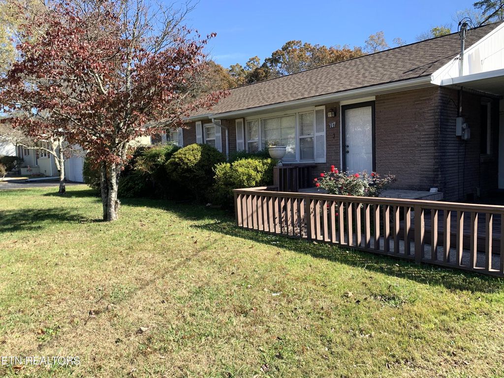 Photo of 107 Woodlawn Drive Drive, Kingston, TN 37763 (MLS # 1322786)