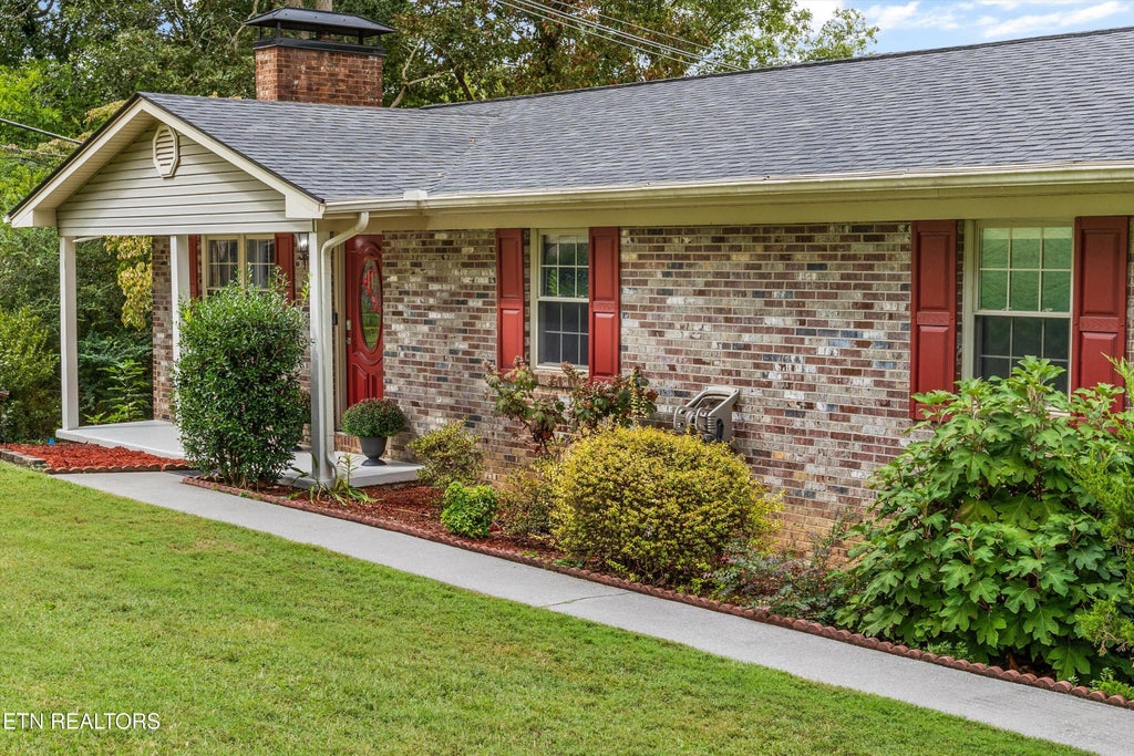 Photo of 2651 Karenwood Drive, Maryville, TN 37804 (MLS # 1356729)
