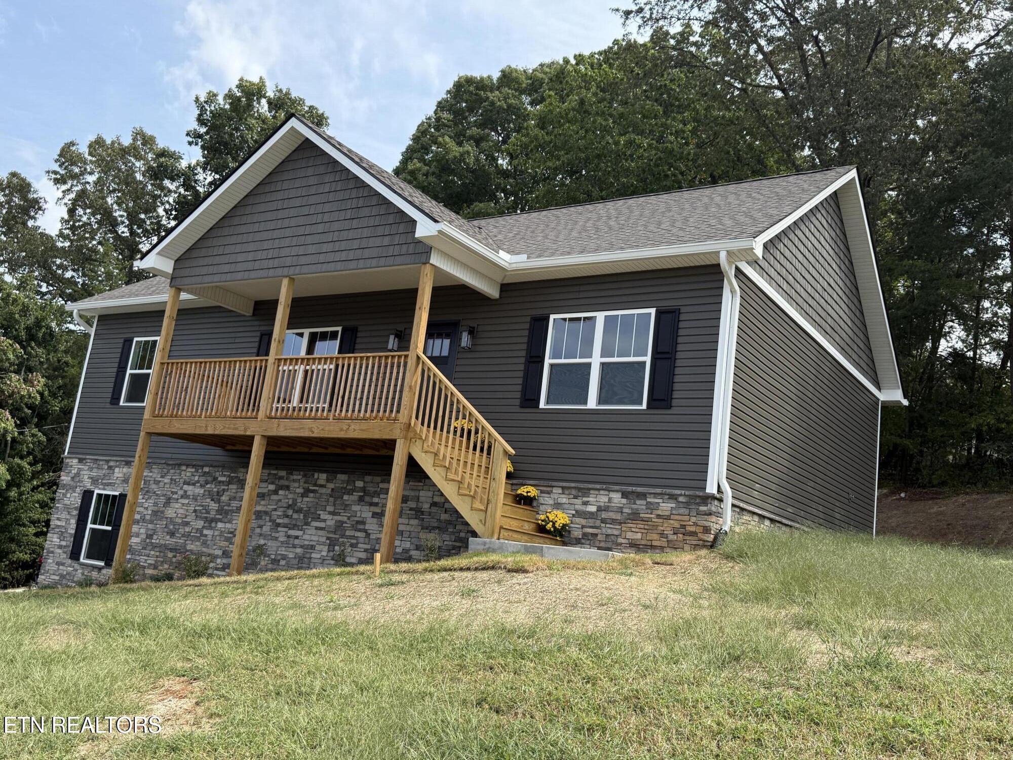 955 Oakwood Estates Drive