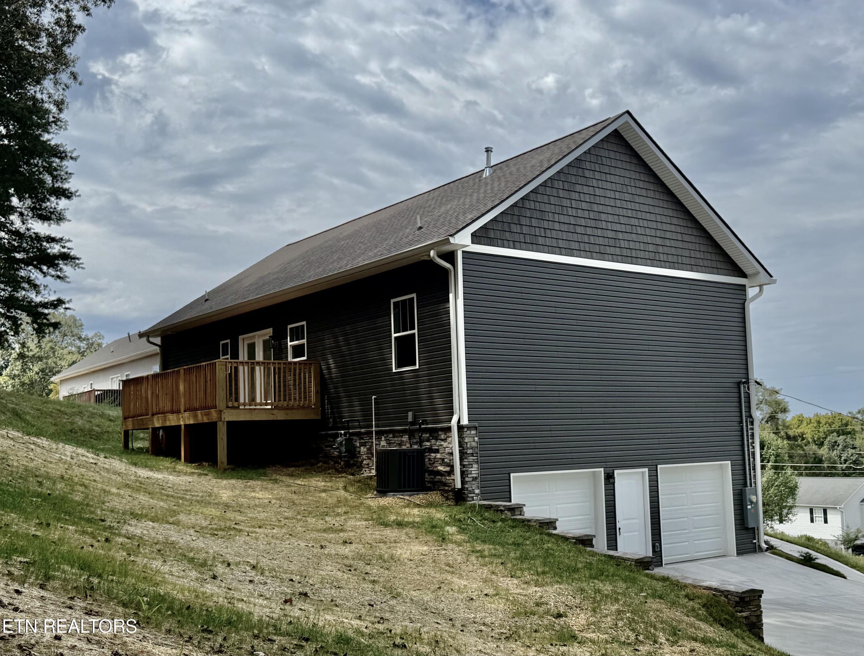 955 Oakwood Estates Drive