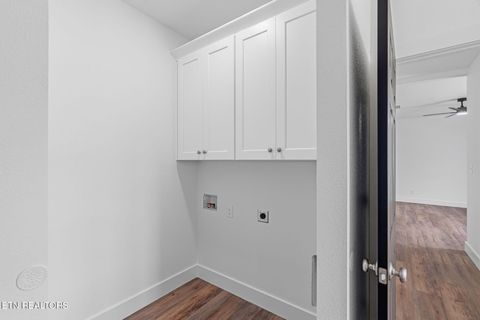 Tiny photo for 927 Stratford Ave, Sweetwater, TN 37874 (MLS # 1347818)