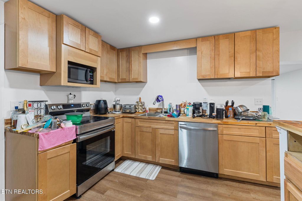 Photo of 175 Andys Ridge Rd, Rocky Top, TN 37769 (MLS # 1303998)