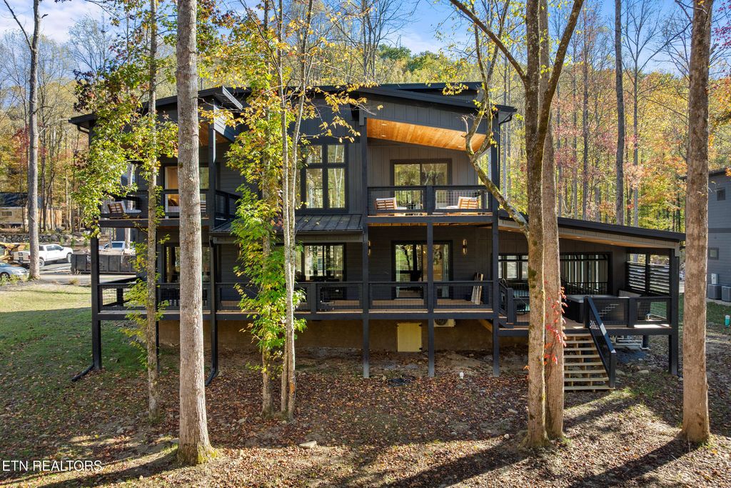 Photo of 4143 Fontaine Way, Gatlinburg, TN 37738 (MLS # 1319691)