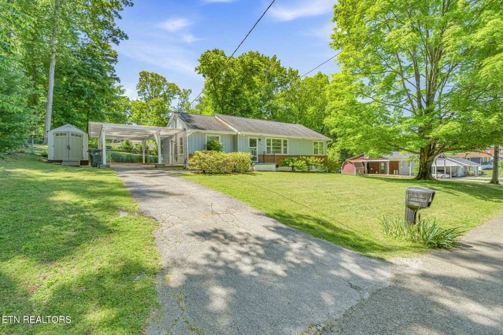 Photo of 4404 NE Eagle Drive, Knoxville, TN 37914 (MLS # 1340907)
