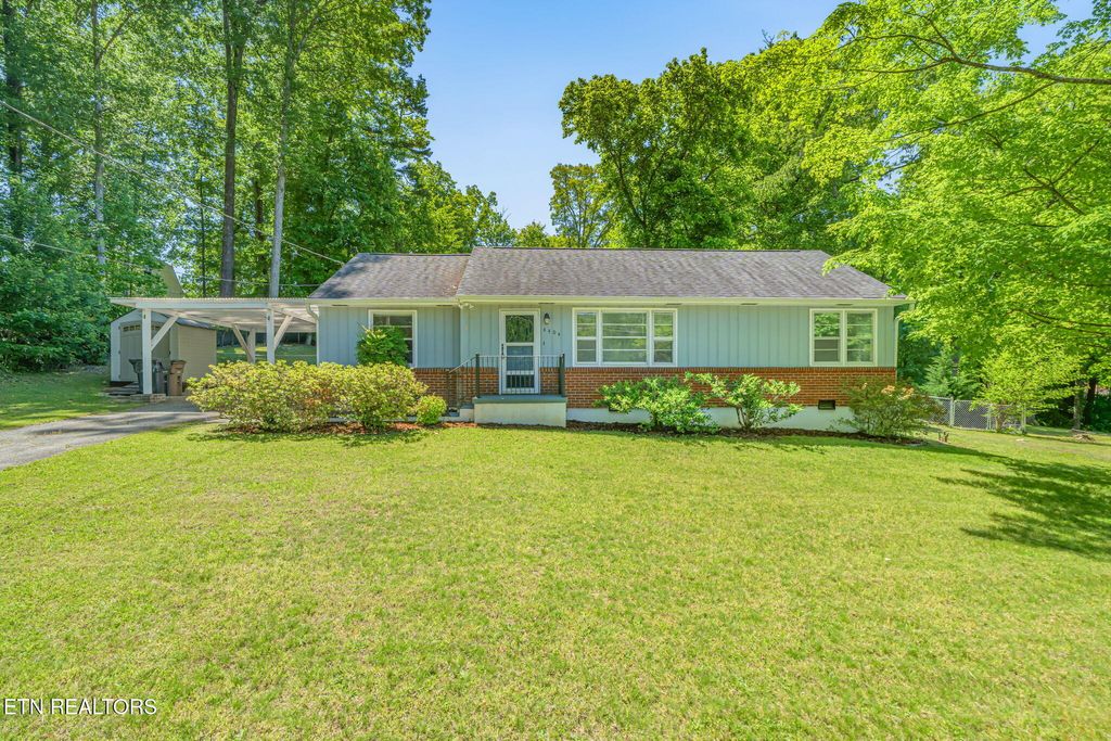 Photo of 4404 NE Eagle Drive, Knoxville, TN 37914 (MLS # 1340907)