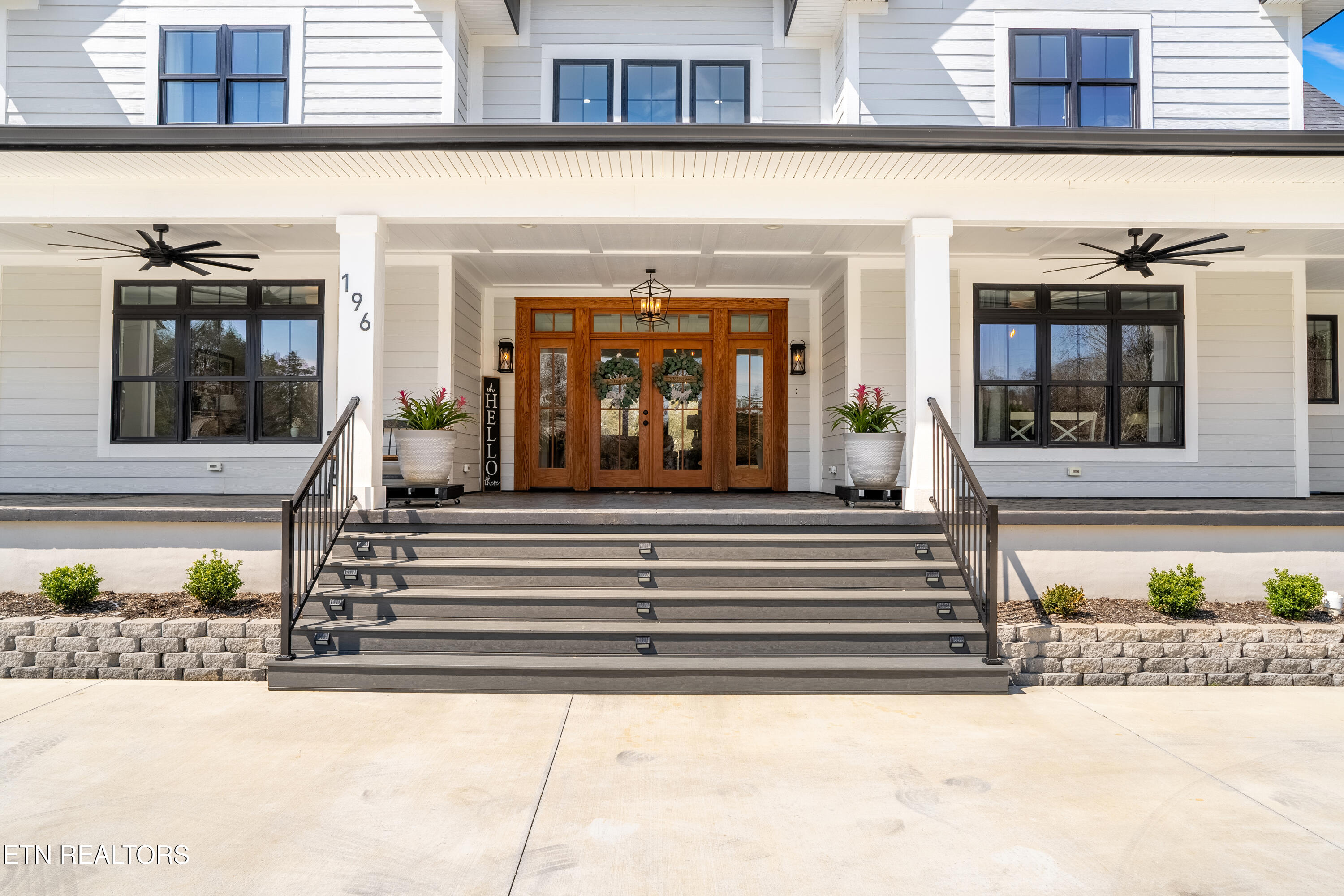 196 Lakeview Cove Drive