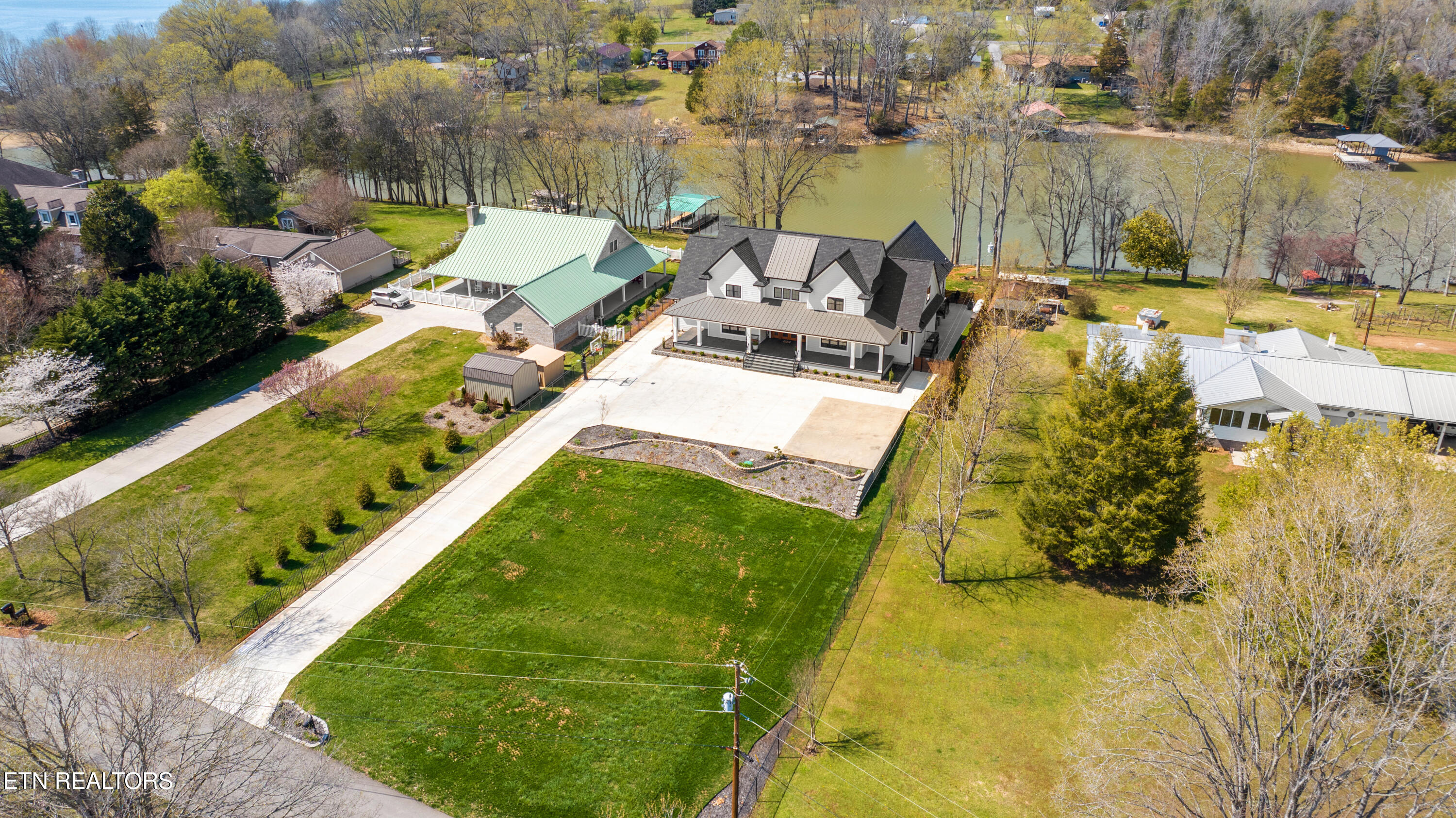 196 Lakeview Cove Drive