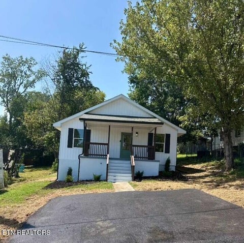 Photo of 808 N B St, Lenoir City, TN 37771 (MLS # 1353687)