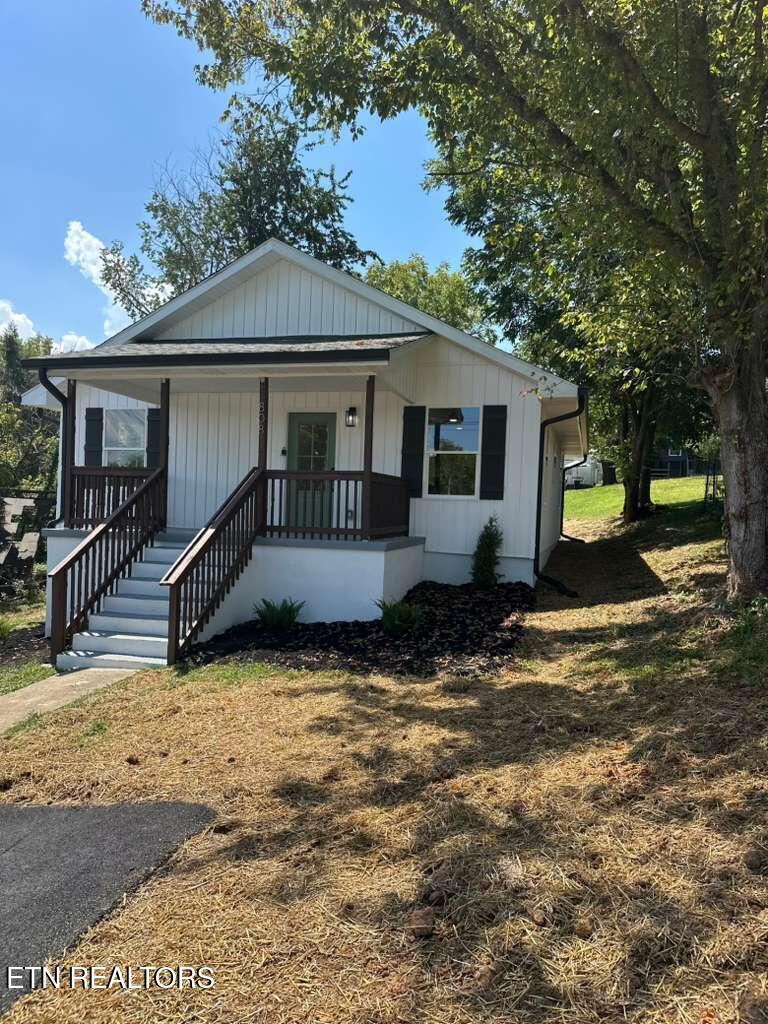 Photo of 808 N B St, Lenoir City, TN 37771 (MLS # 1353687)