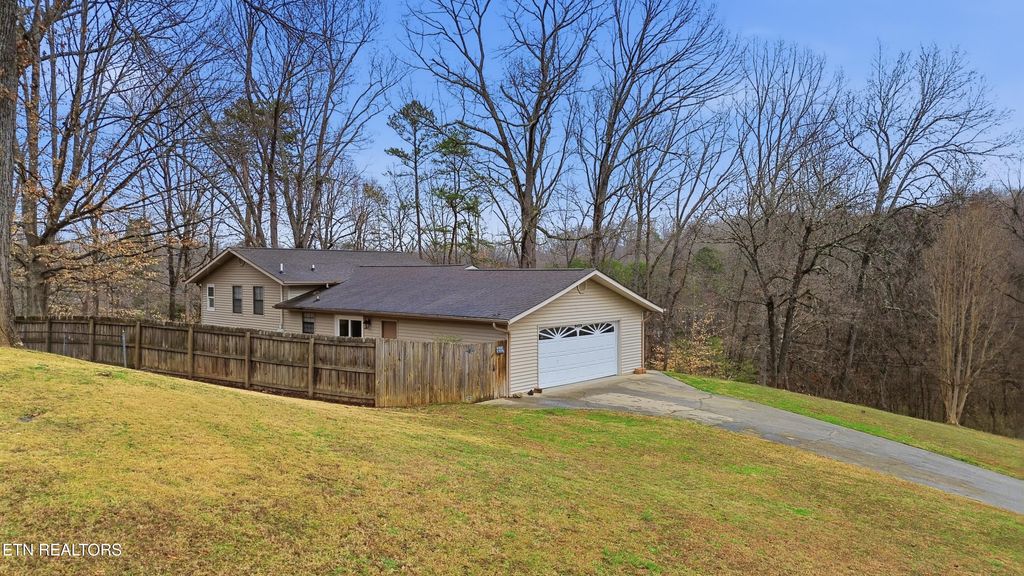 Photo of 9429 Jim Loy Drive, Strawberry Plains, TN 37871 (MLS # 1331411)