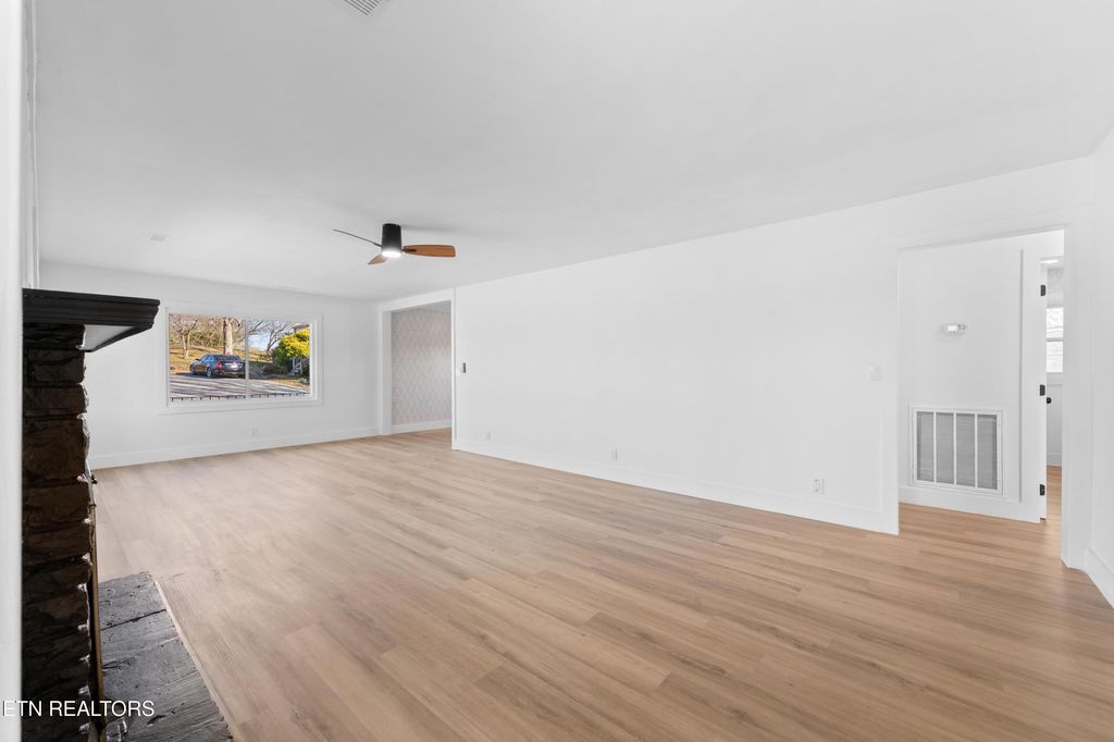 Photo of 704 W Emory Rd, Powell, TN 37849 (MLS # 1323686)