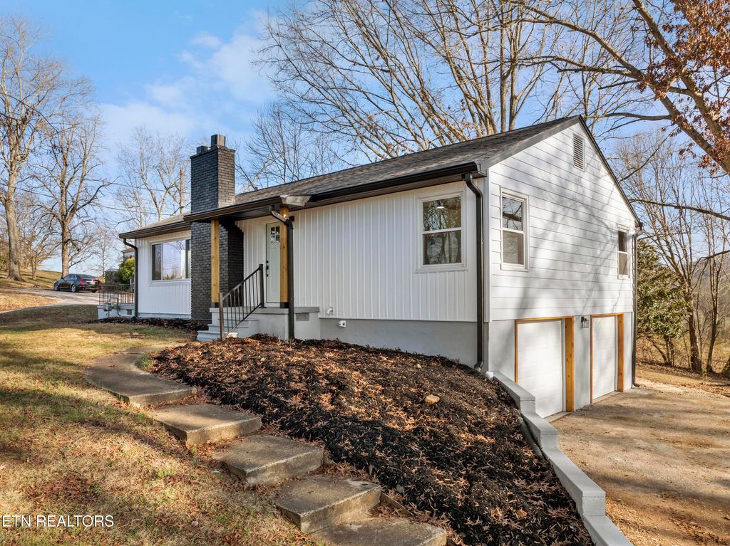 Photo of 704 W Emory Rd, Powell, TN 37849 (MLS # 1323686)