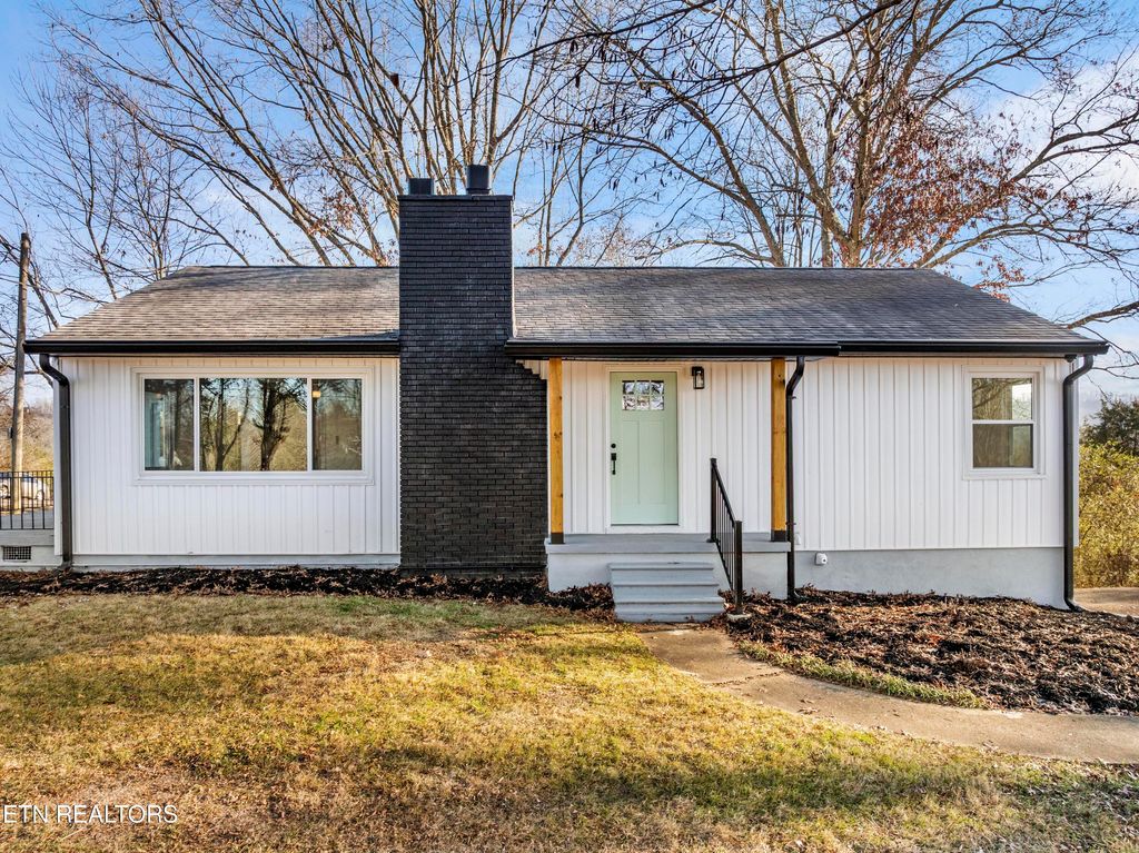 Photo of 704 W Emory Rd, Powell, TN 37849 (MLS # 1323686)