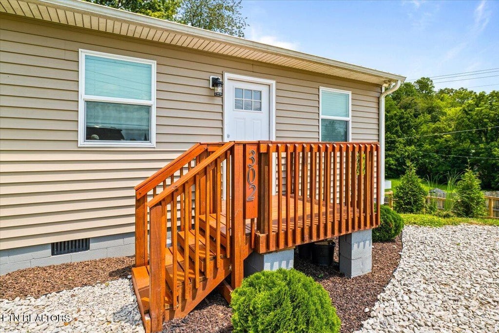 Photo of 302 N 12th St, LaFollette, TN 37766 (MLS # 1351431)
