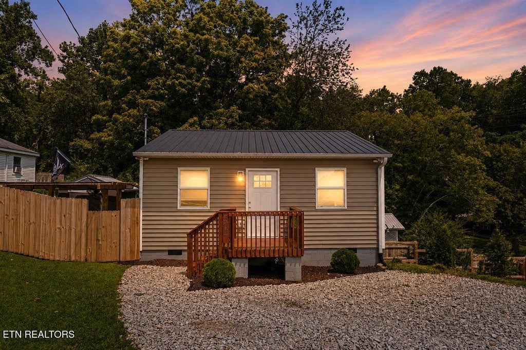 Photo of 302 N 12th St, LaFollette, TN 37766 (MLS # 1351431)