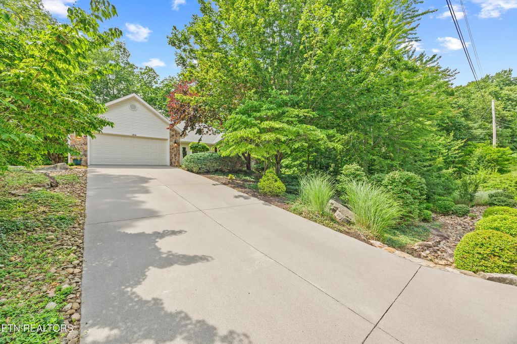 Photo of 152 Stonewood Drive, Crossville, TN 38558 (MLS # 1304936)