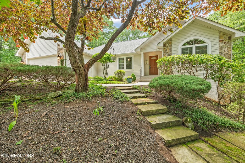 Photo of 152 Stonewood Drive, Crossville, TN 38558 (MLS # 1304936)
