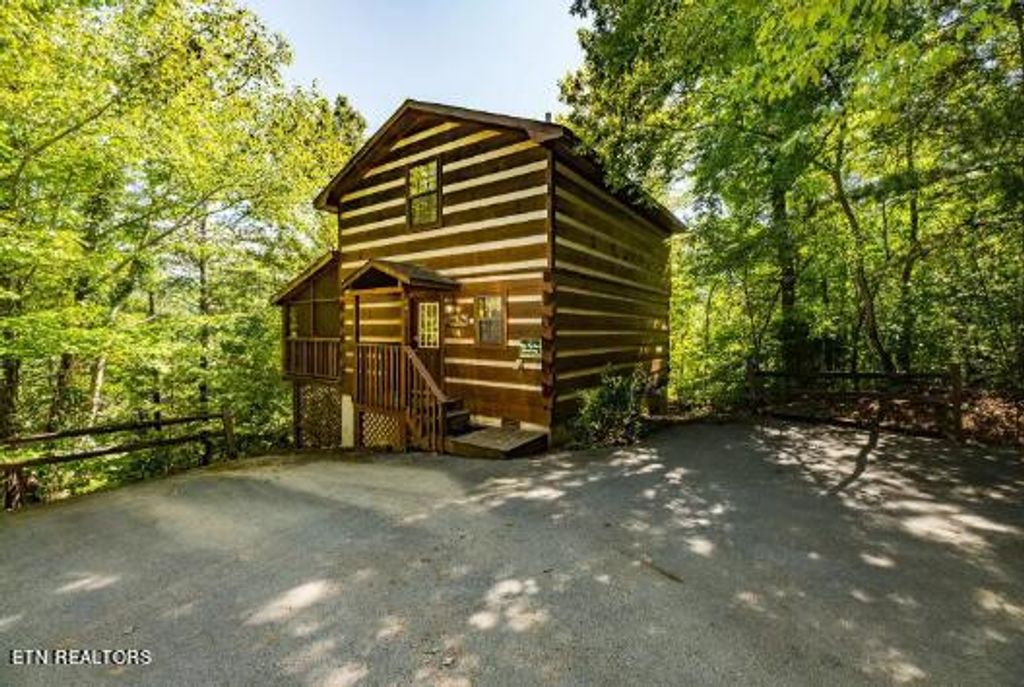 Photo of 643 Kings Hills Blvd, Pigeon Forge, TN 37863 (MLS # 1274679)