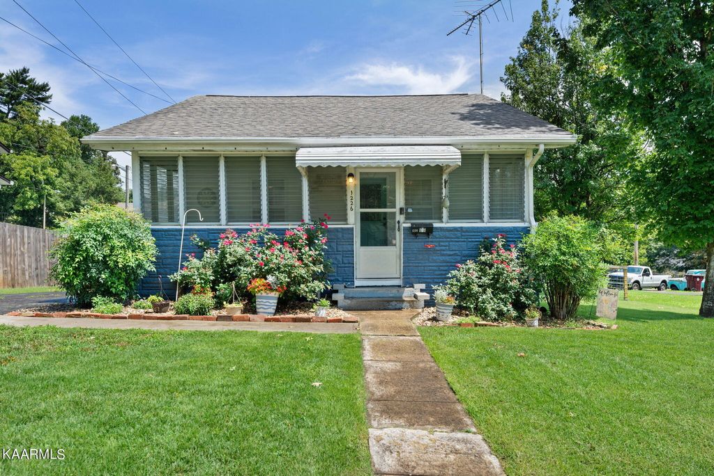 Photo of 1226 Locust St, Alcoa, TN 37701 (MLS # 1236577)