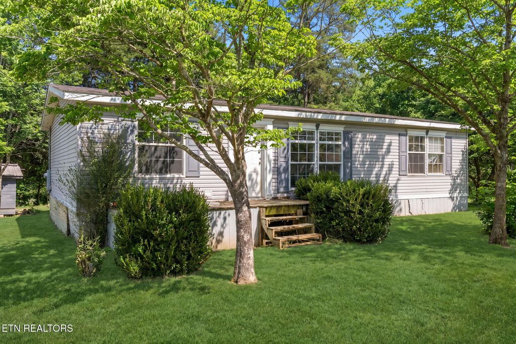 Photo of 6555 General Carl W Stiner Hwy, LaFollette, TN 37766 (MLS # 1330764)