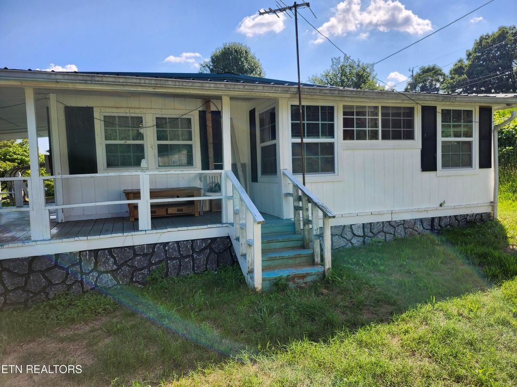 Photo of 1728 Sulphur Springs Rd, Clinton, TN 37716 (MLS # 1312011)