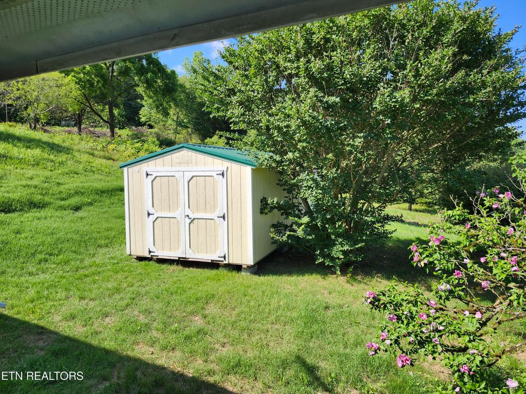 Photo of 1728 Sulphur Springs Rd, Clinton, TN 37716 (MLS # 1312011)