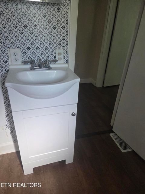 Tiny photo for 520 Upper Broad St, Newport, TN 37821 (MLS # 1319137)